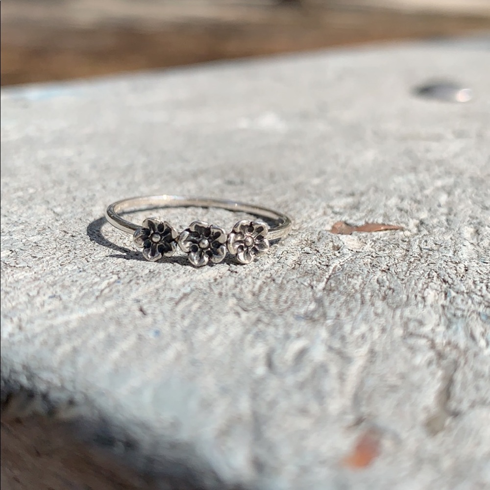Sterling silver flower ring